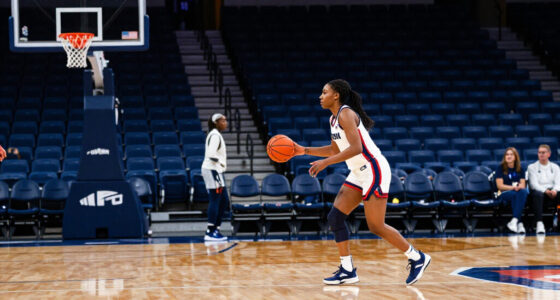 Breanna Stewart And Jason Sudeikis Compare UConn Women's Basketball To 'Saturday Night Live'